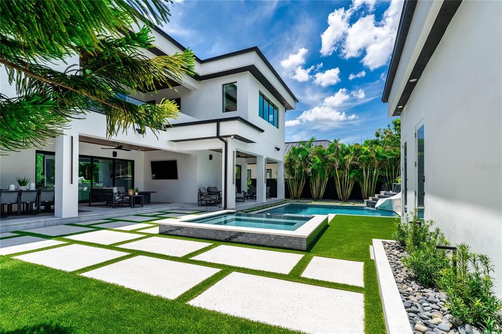 For Sale: $3,995,000 (6 beds, 6 baths, 5700 Square Feet)