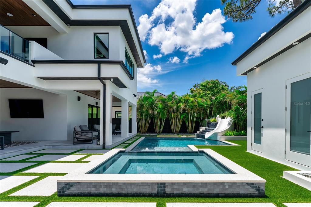 For Sale: $3,995,000 (6 beds, 6 baths, 5700 Square Feet)