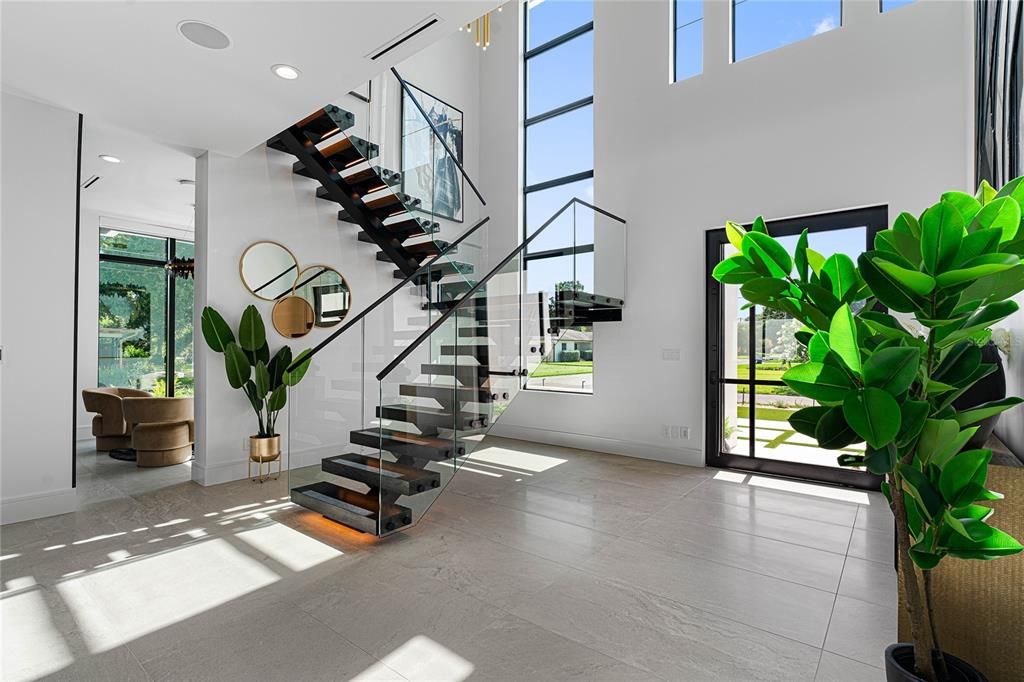 For Sale: $3,995,000 (6 beds, 6 baths, 5700 Square Feet)