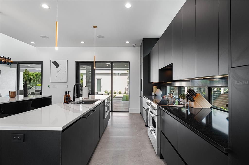 For Sale: $3,995,000 (6 beds, 6 baths, 5700 Square Feet)