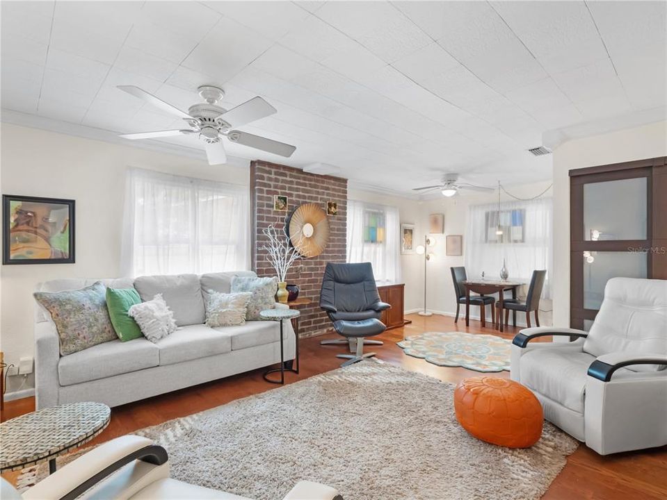 For Sale: $365,000 (3 beds, 1 baths, 1264 Square Feet)