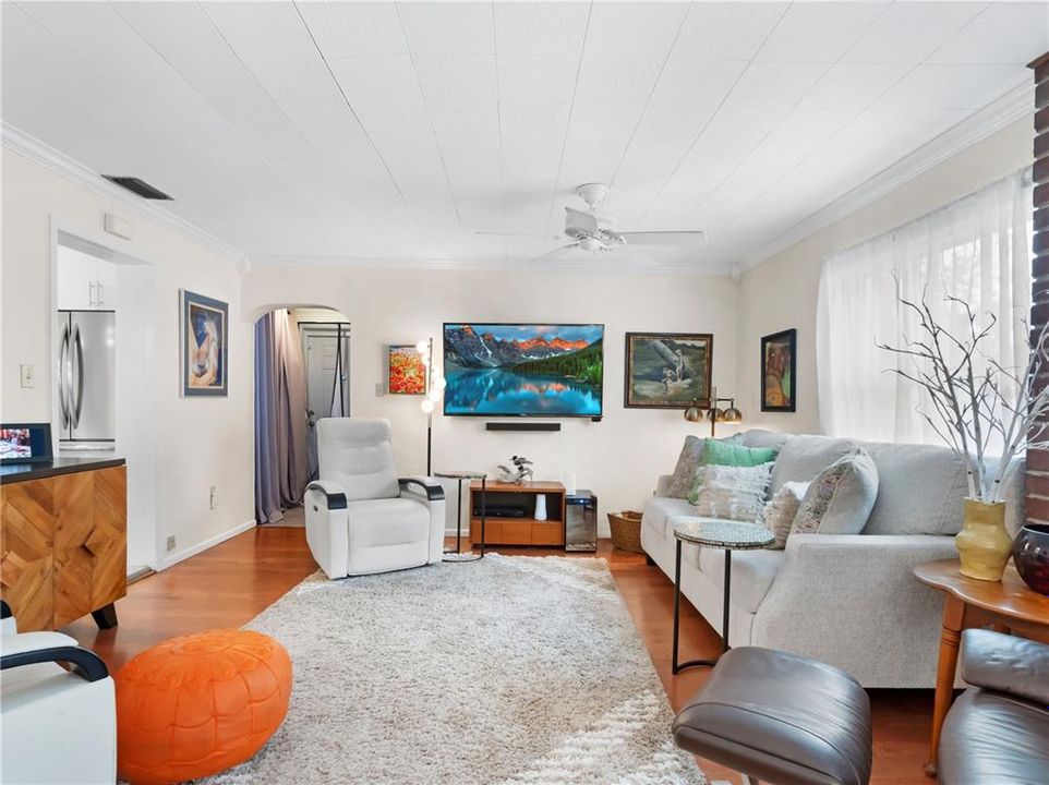 For Sale: $365,000 (3 beds, 1 baths, 1264 Square Feet)