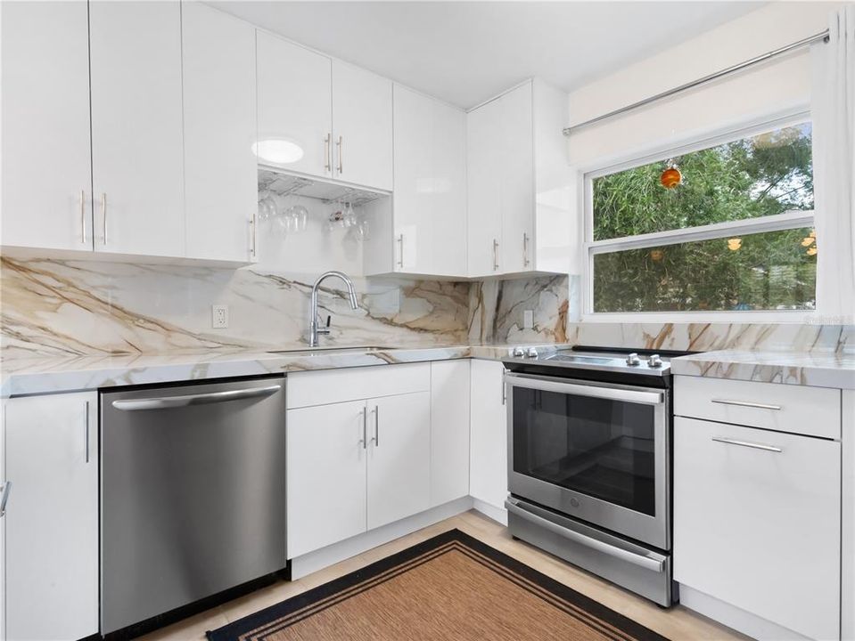 For Sale: $365,000 (3 beds, 1 baths, 1264 Square Feet)
