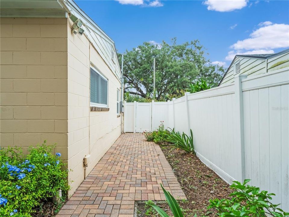 For Sale: $365,000 (3 beds, 1 baths, 1264 Square Feet)