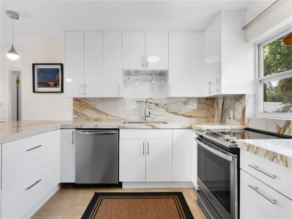 For Sale: $365,000 (3 beds, 1 baths, 1264 Square Feet)