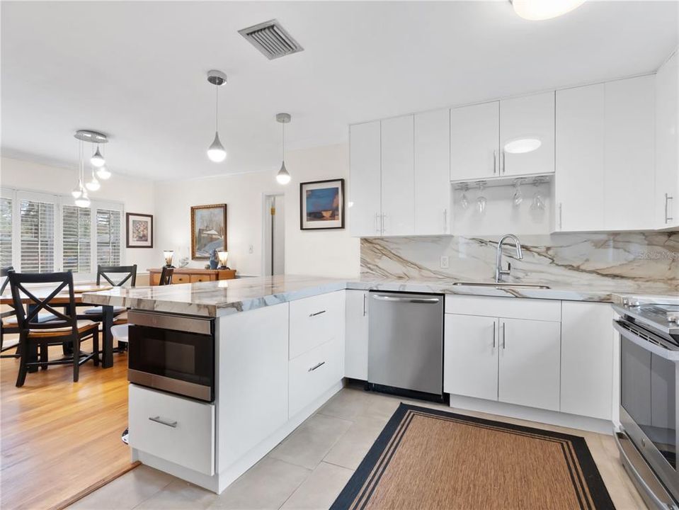 For Sale: $365,000 (3 beds, 1 baths, 1264 Square Feet)