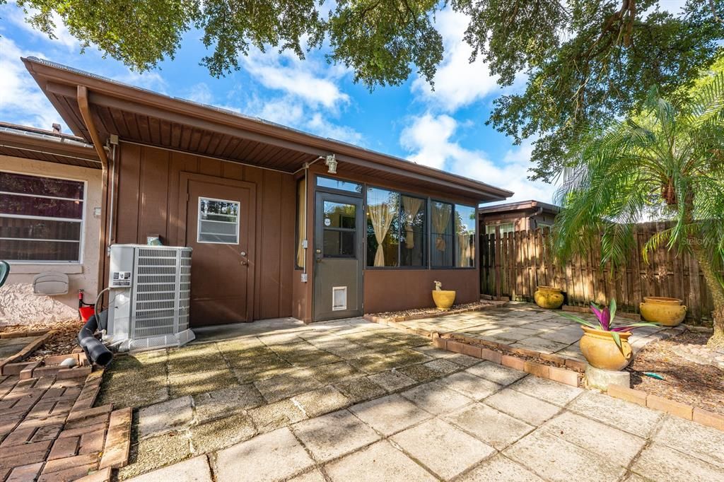 Active With Contract: $269,900 (3 beds, 2 baths, 1109 Square Feet)