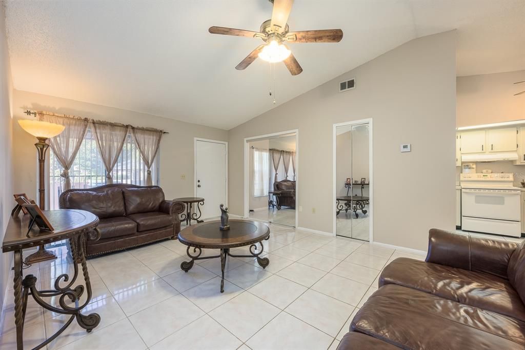 Active With Contract: $269,900 (3 beds, 2 baths, 1109 Square Feet)