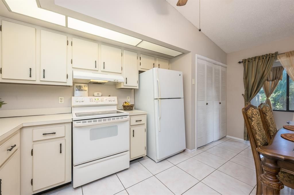 Active With Contract: $269,900 (3 beds, 2 baths, 1109 Square Feet)