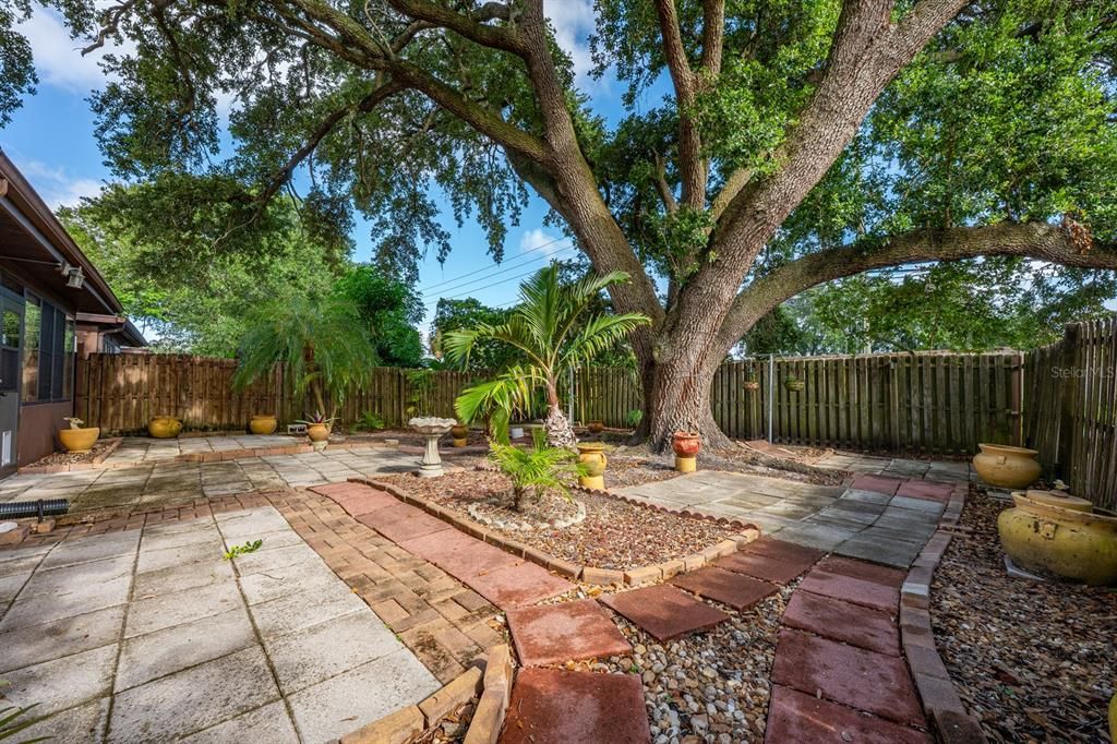 Active With Contract: $269,900 (3 beds, 2 baths, 1109 Square Feet)