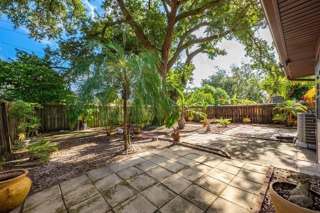 Active With Contract: $269,900 (3 beds, 2 baths, 1109 Square Feet)