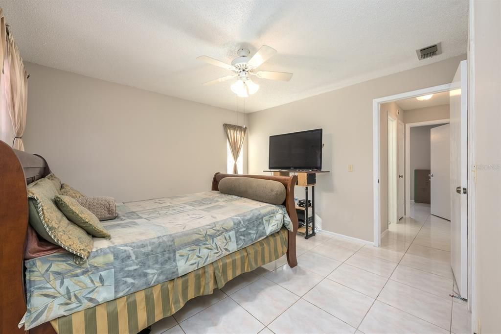 Active With Contract: $269,900 (3 beds, 2 baths, 1109 Square Feet)