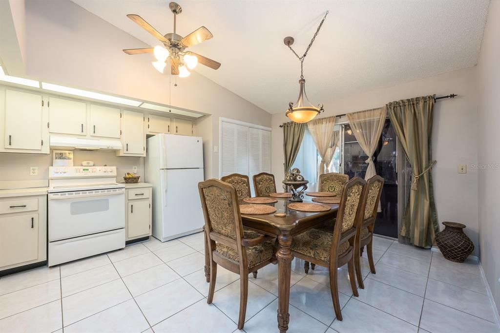 Active With Contract: $269,900 (3 beds, 2 baths, 1109 Square Feet)