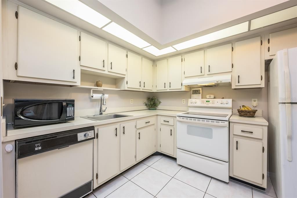 Active With Contract: $269,900 (3 beds, 2 baths, 1109 Square Feet)