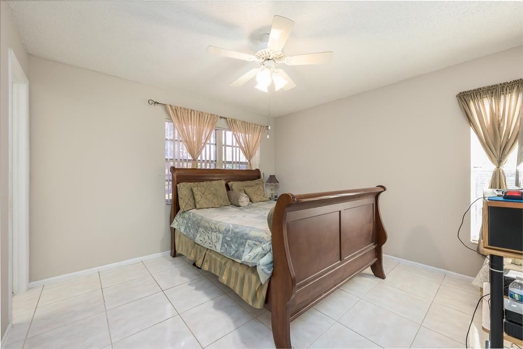 Active With Contract: $269,900 (3 beds, 2 baths, 1109 Square Feet)