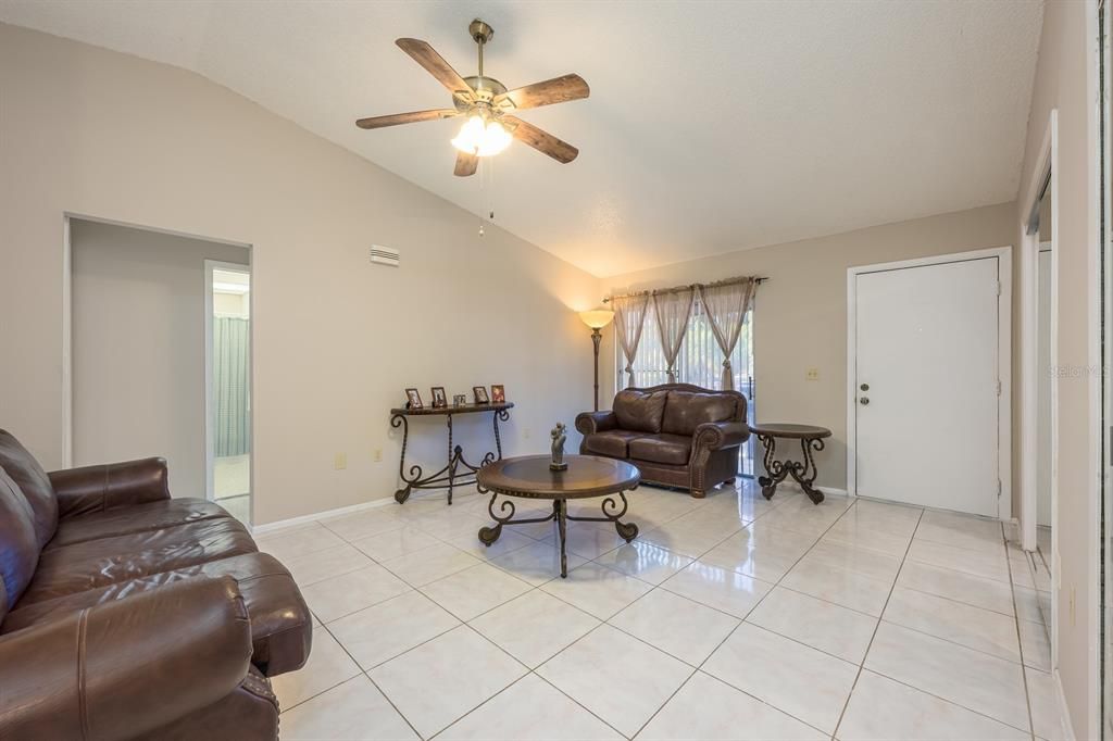 Active With Contract: $269,900 (3 beds, 2 baths, 1109 Square Feet)