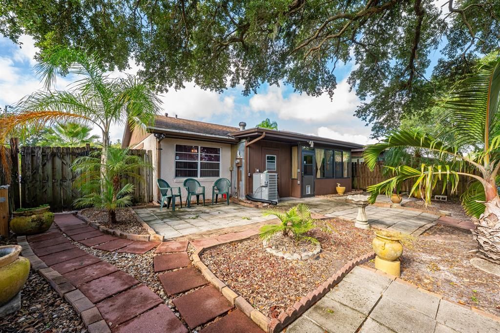 Active With Contract: $269,900 (3 beds, 2 baths, 1109 Square Feet)