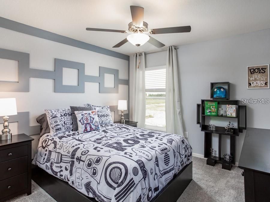 Под контрактом: $316,900 (4 спален, 2 ванн, 2005 Квадратных фут)