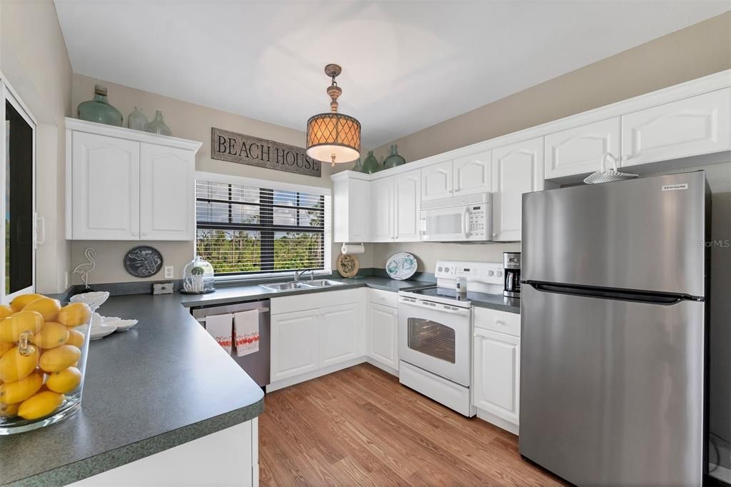 待售: $320,000 (3 贝兹, 2 浴室, 2004 平方英尺)