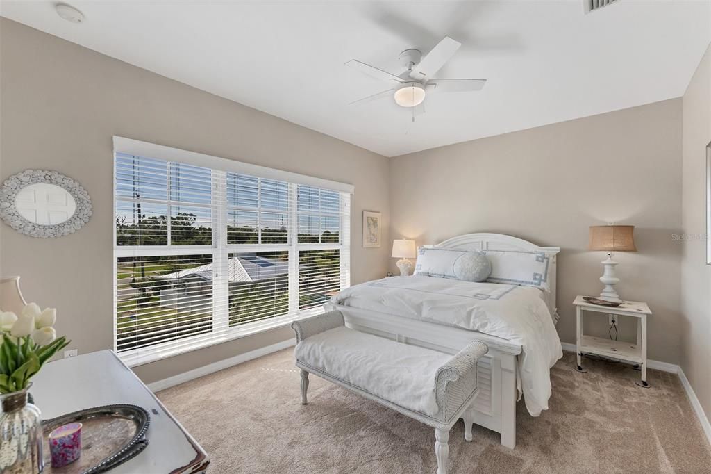 待售: $320,000 (3 贝兹, 2 浴室, 2004 平方英尺)