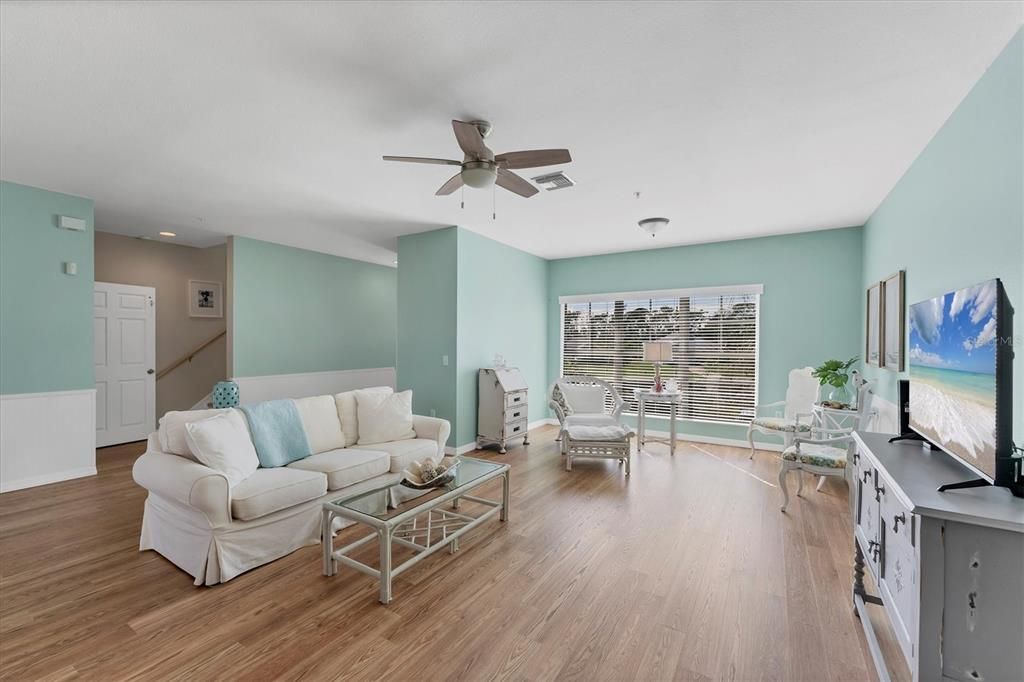 待售: $320,000 (3 贝兹, 2 浴室, 2004 平方英尺)