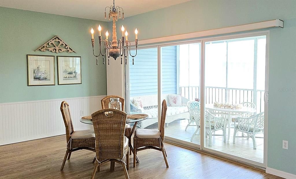 待售: $320,000 (3 贝兹, 2 浴室, 2004 平方英尺)