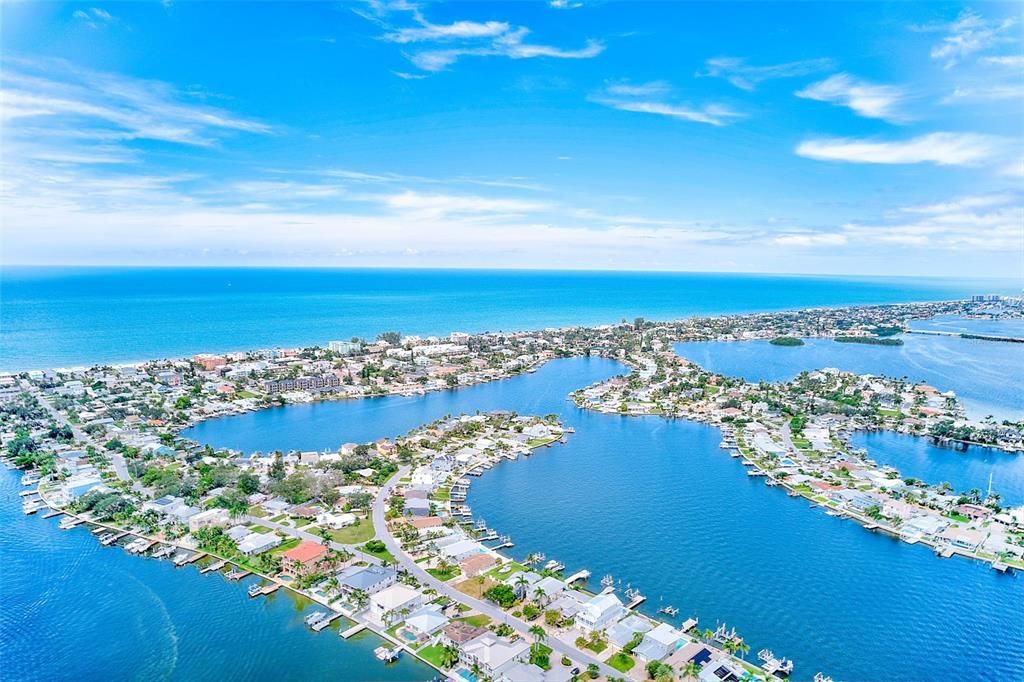 合同活跃: $850,000 (2 贝兹, 2 浴室, 1460 平方英尺)