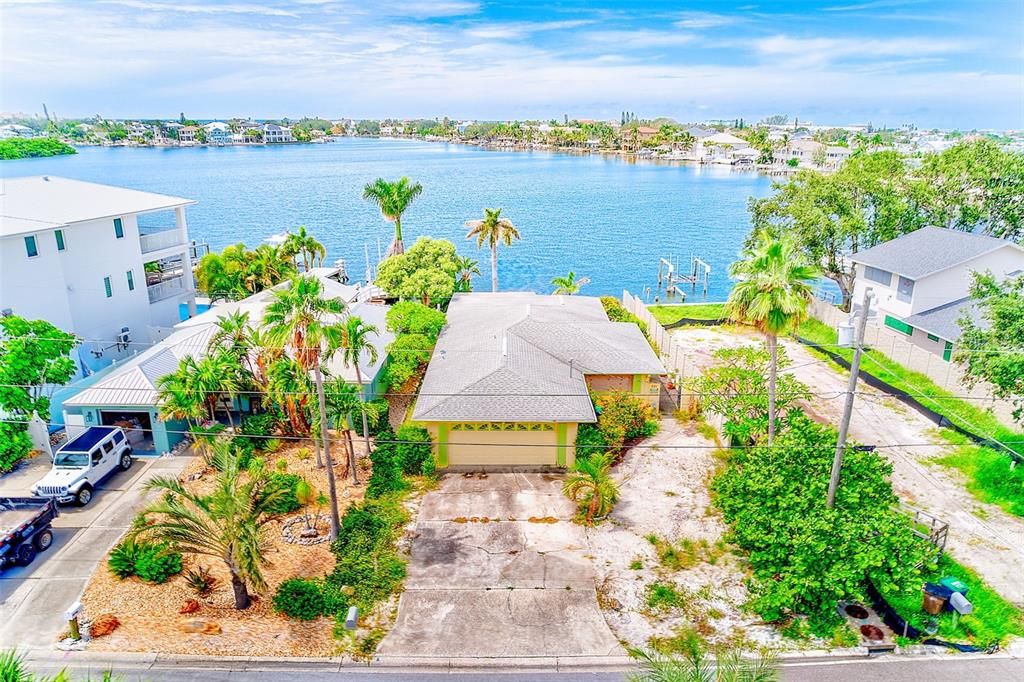 合同活跃: $850,000 (2 贝兹, 2 浴室, 1460 平方英尺)