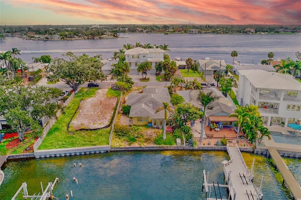 合同活跃: $850,000 (2 贝兹, 2 浴室, 1460 平方英尺)