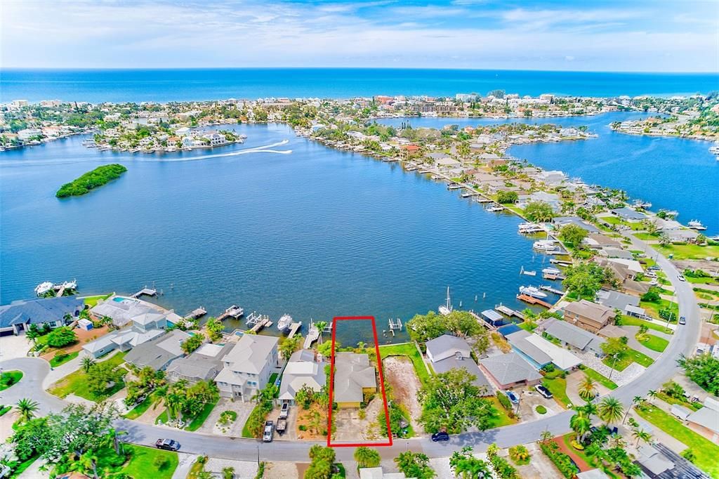 合同活跃: $850,000 (2 贝兹, 2 浴室, 1460 平方英尺)