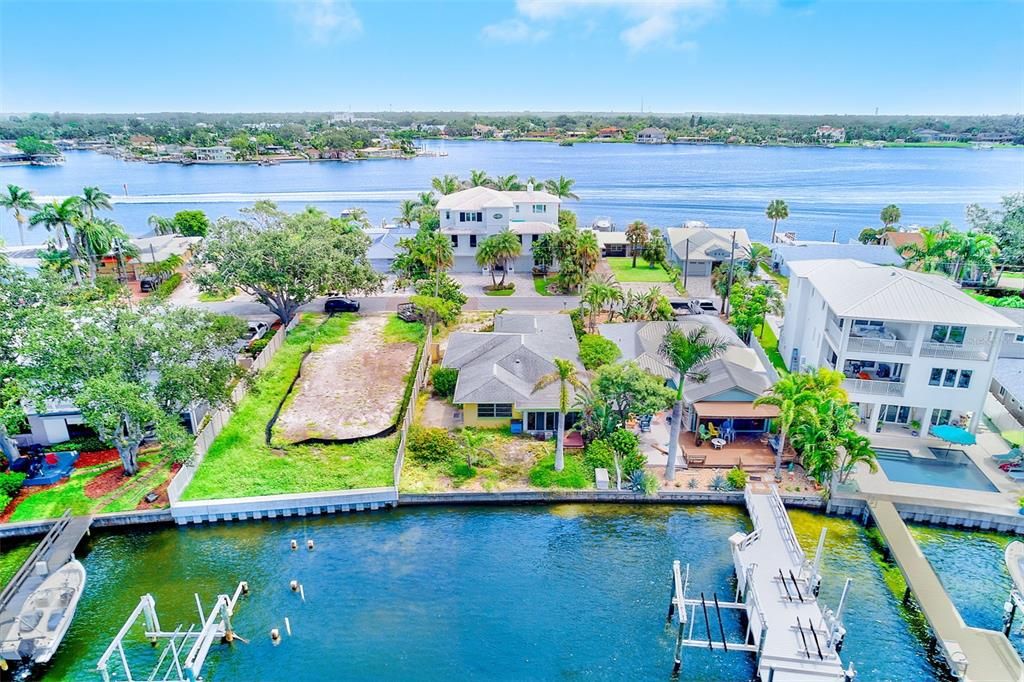 合同活跃: $850,000 (2 贝兹, 2 浴室, 1460 平方英尺)