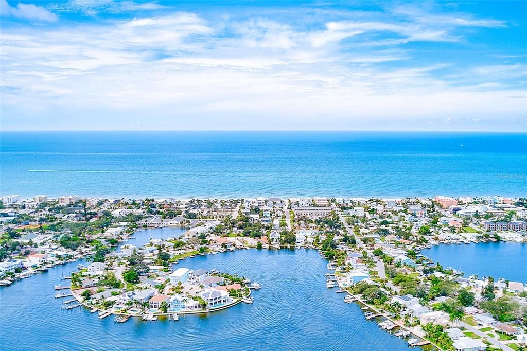 合同活跃: $850,000 (2 贝兹, 2 浴室, 1460 平方英尺)