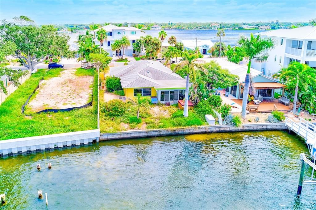 合同活跃: $850,000 (2 贝兹, 2 浴室, 1460 平方英尺)