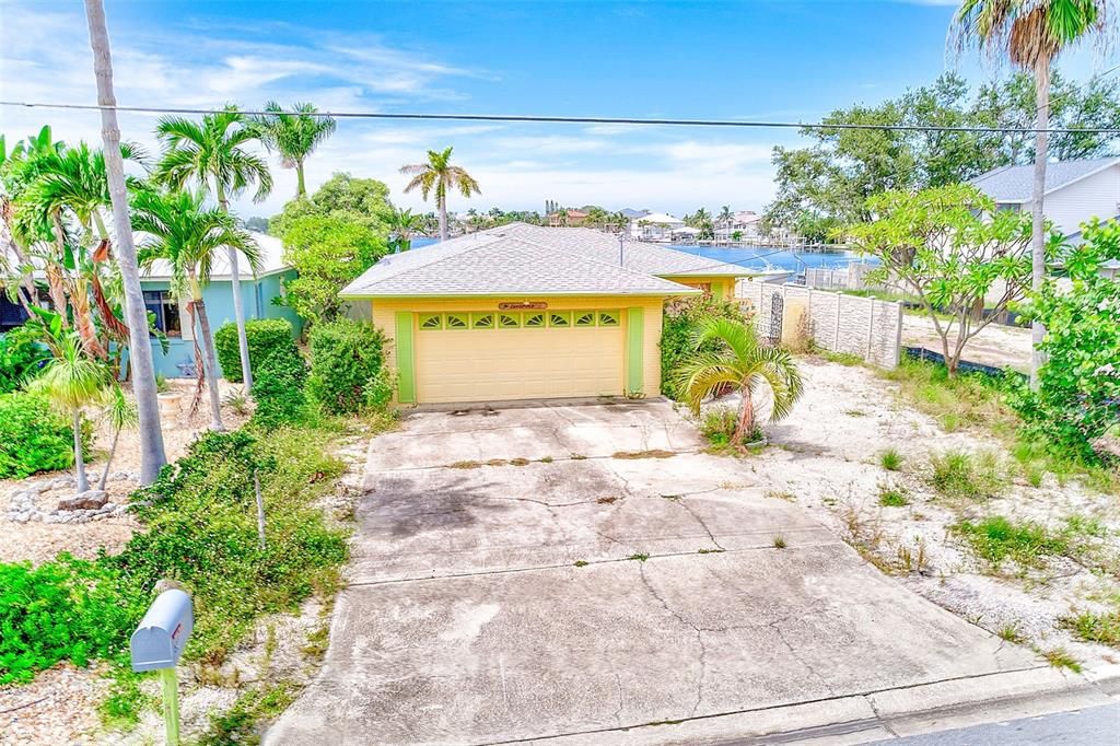 合同活跃: $850,000 (2 贝兹, 2 浴室, 1460 平方英尺)