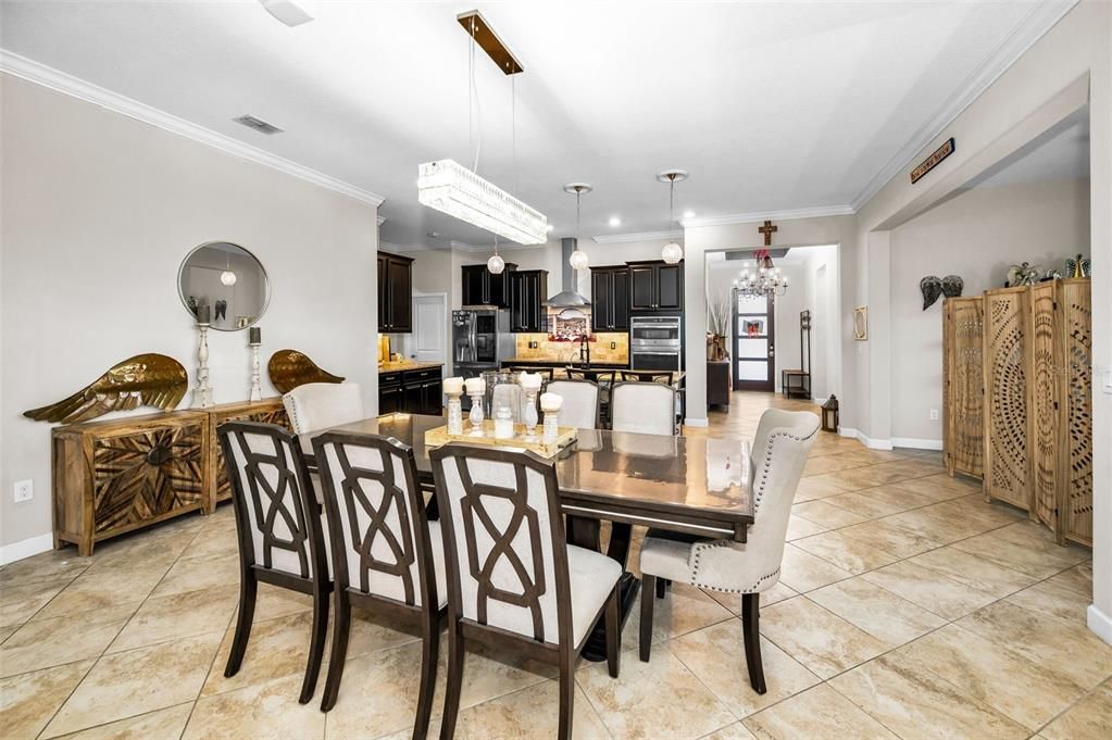 En Venta: $519,900 (3 camas, 3 baños, 2672 Pies cuadrados)