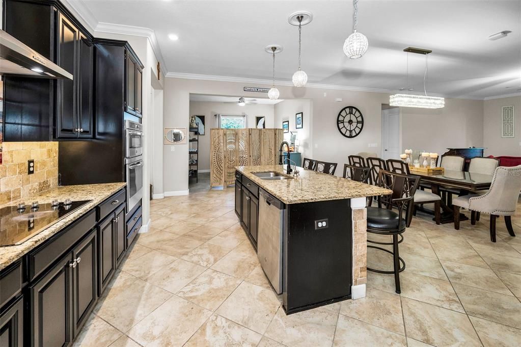 En Venta: $519,900 (3 camas, 3 baños, 2672 Pies cuadrados)