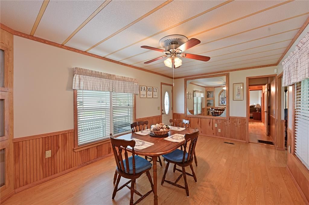 待售: $119,000 (2 贝兹, 1 浴室, 780 平方英尺)