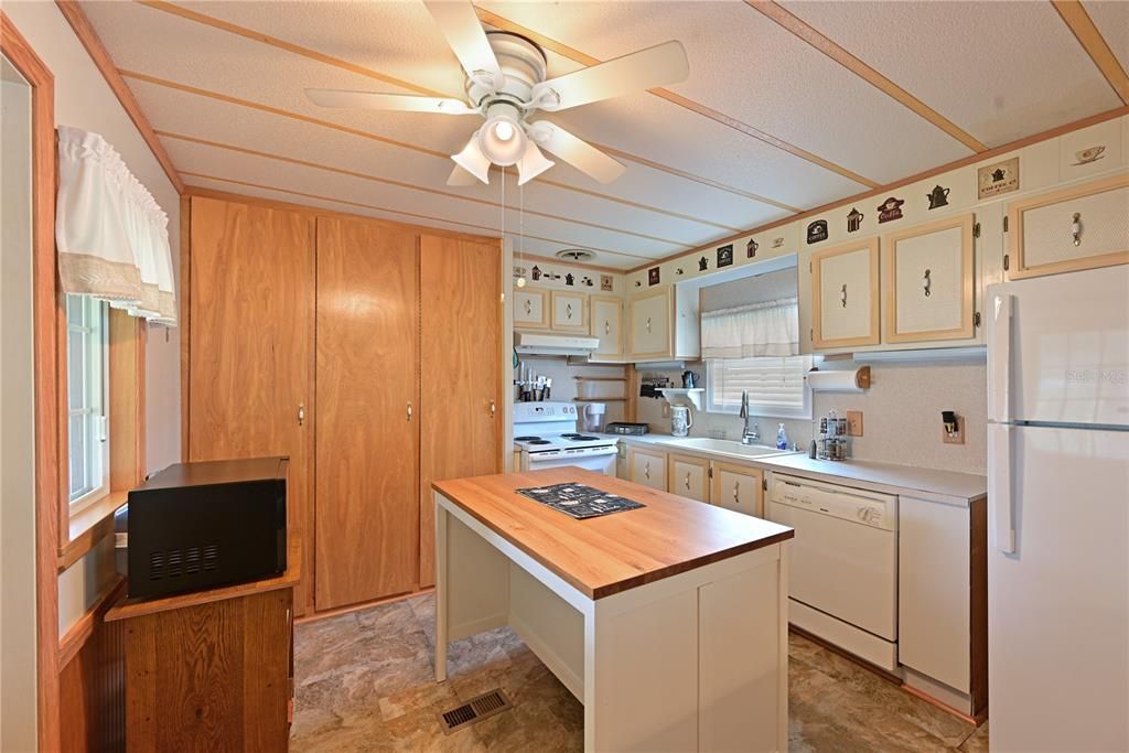 待售: $119,000 (2 贝兹, 1 浴室, 780 平方英尺)