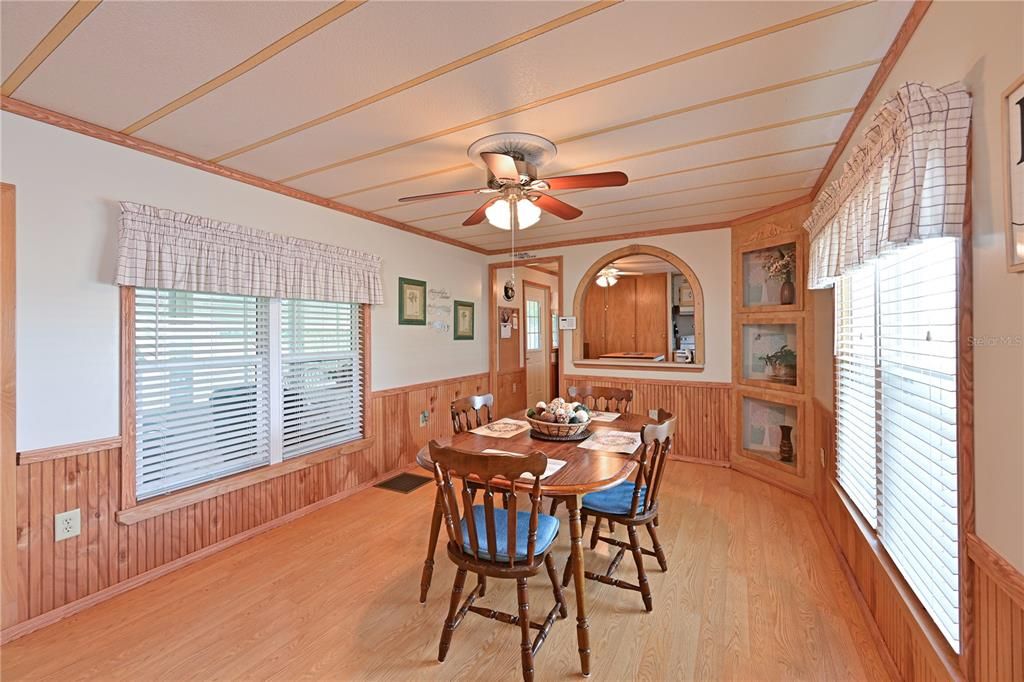 待售: $119,000 (2 贝兹, 1 浴室, 780 平方英尺)