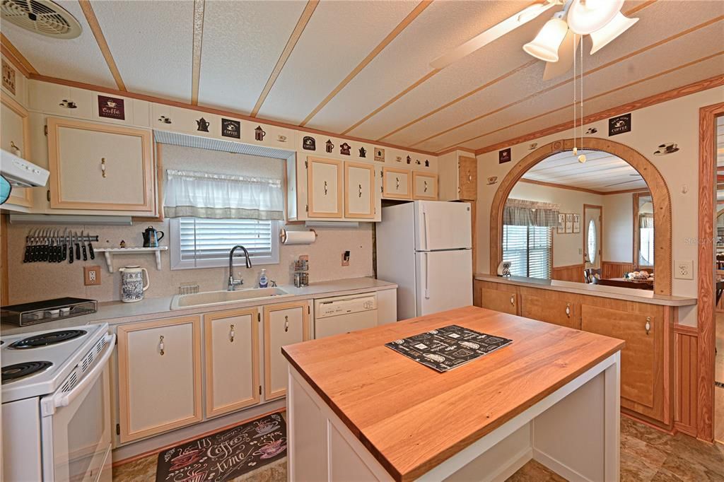 待售: $119,000 (2 贝兹, 1 浴室, 780 平方英尺)