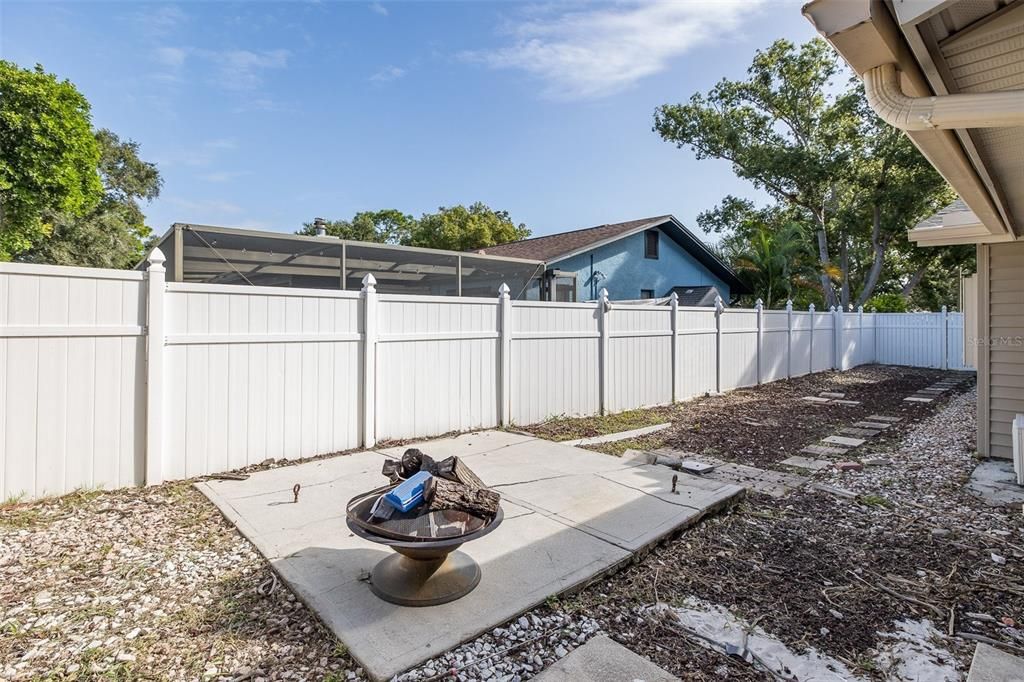 合同活跃: $579,900 (4 贝兹, 2 浴室, 2536 平方英尺)