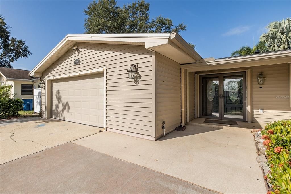 合同活跃: $579,900 (4 贝兹, 2 浴室, 2536 平方英尺)