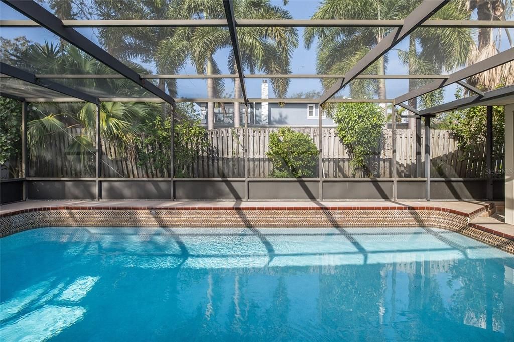 合同活跃: $579,900 (4 贝兹, 2 浴室, 2536 平方英尺)