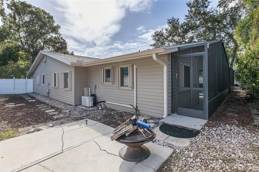 合同活跃: $579,900 (4 贝兹, 2 浴室, 2536 平方英尺)