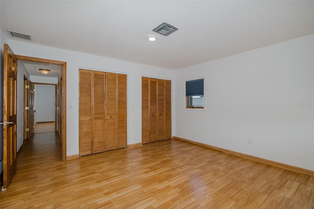 合同活跃: $579,900 (4 贝兹, 2 浴室, 2536 平方英尺)