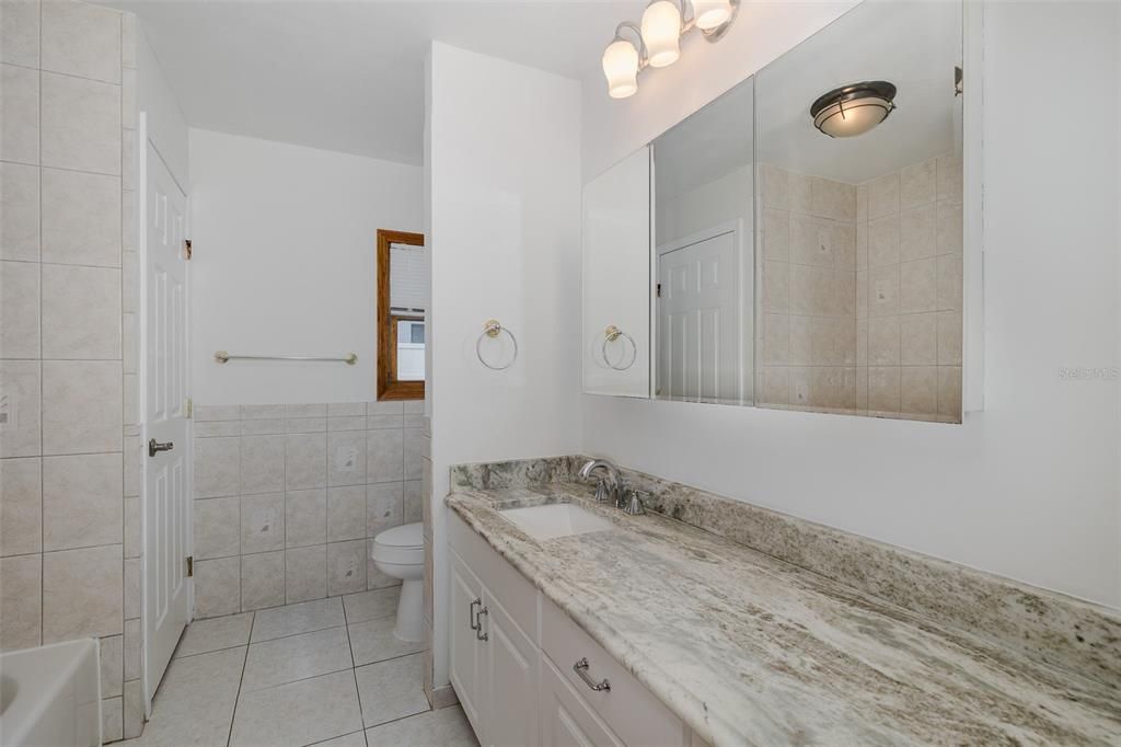 合同活跃: $579,900 (4 贝兹, 2 浴室, 2536 平方英尺)