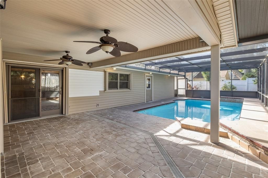 合同活跃: $579,900 (4 贝兹, 2 浴室, 2536 平方英尺)