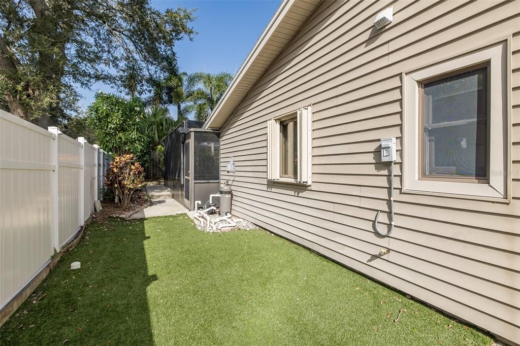 合同活跃: $579,900 (4 贝兹, 2 浴室, 2536 平方英尺)