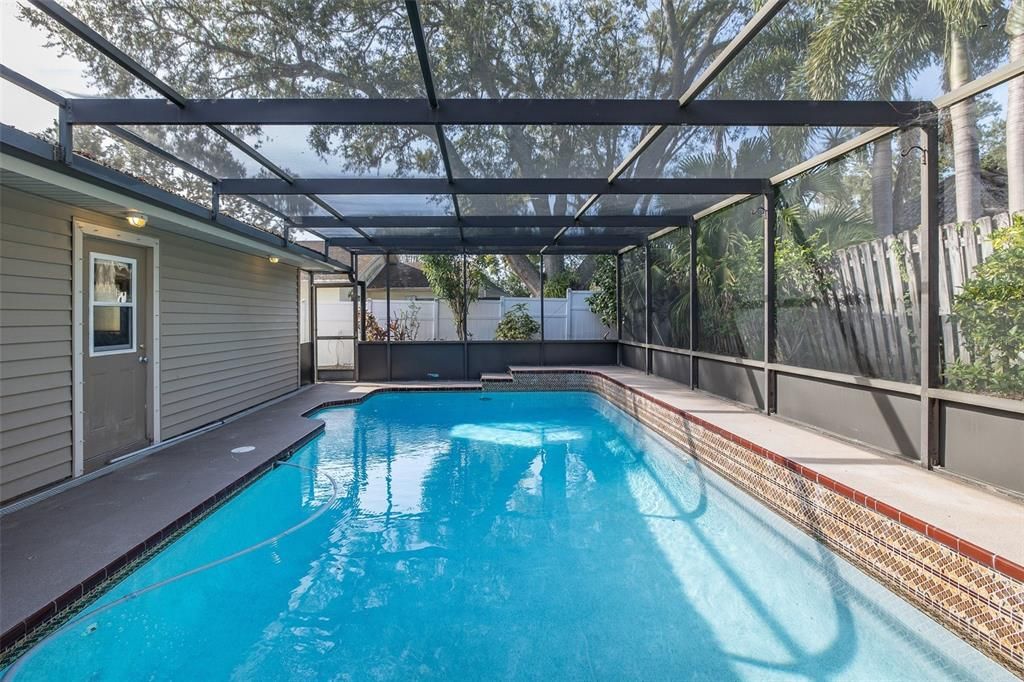 合同活跃: $579,900 (4 贝兹, 2 浴室, 2536 平方英尺)