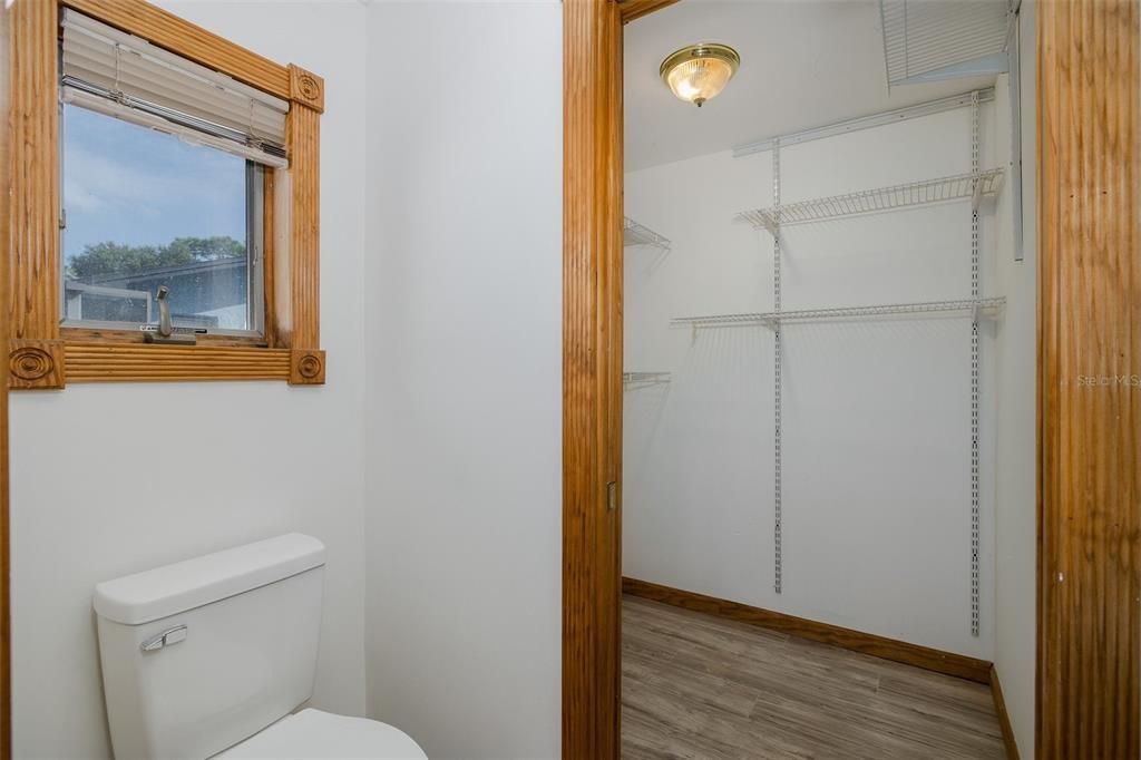 合同活跃: $579,900 (4 贝兹, 2 浴室, 2536 平方英尺)